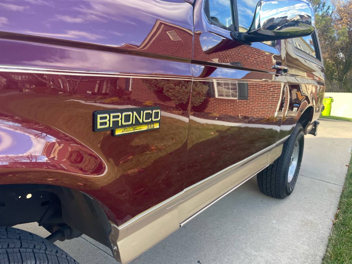 Ford-bronco-eddie-bauer-4x4-1996-red-9