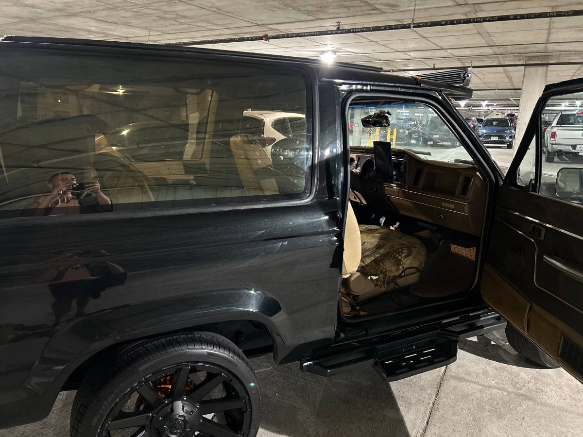 Ford-bronco-ii-1987-black-2