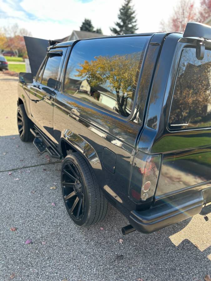 Ford-bronco-ii-1987-black-6