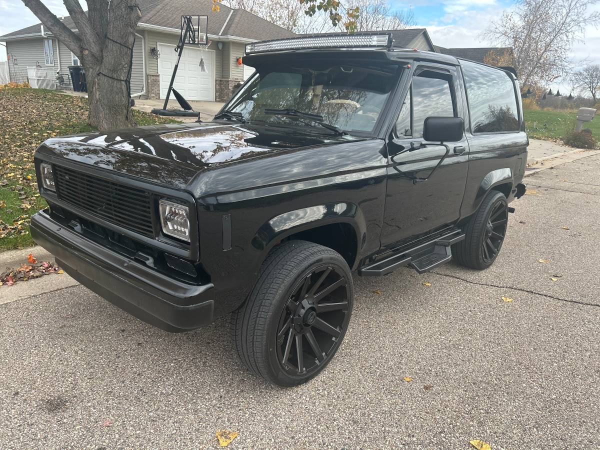 Ford-bronco-ii-1987-black-7