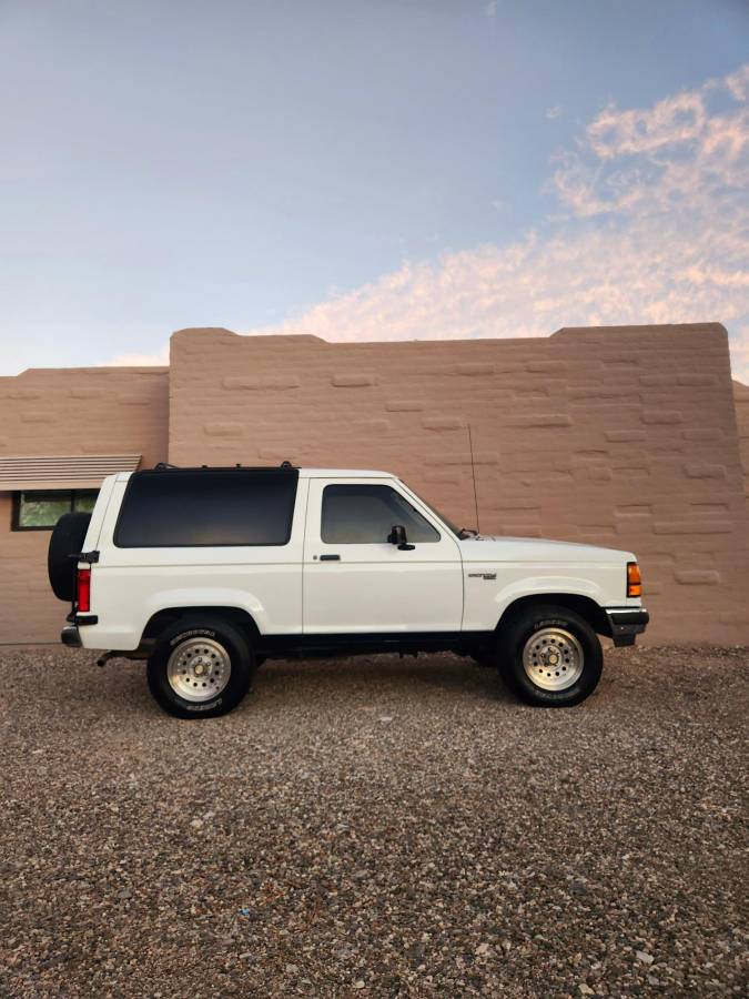Ford-bronco-ii-1989-white-3