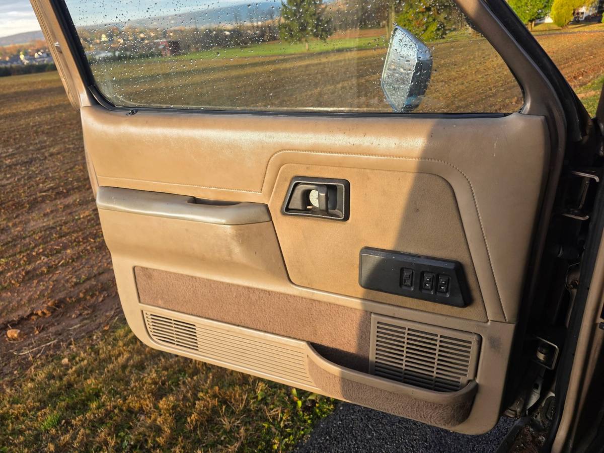 Ford-bronco-ii-xl-1989-brown-10