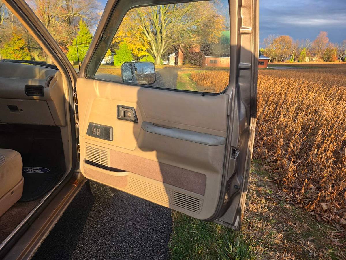 Ford-bronco-ii-xl-1989-brown-11
