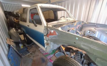 Ford-bronco-ii-xlt-1990-white-1