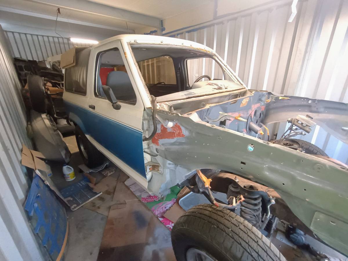 Ford-bronco-ii-xlt-1990-white-1