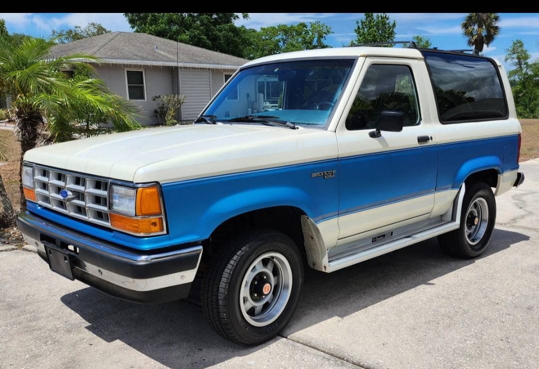 Ford-bronco-ii-xlt-1990-white-2