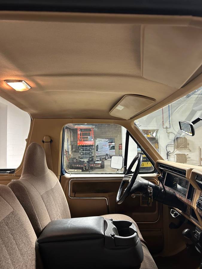 Ford-bronco-xlt-1985-blue-1