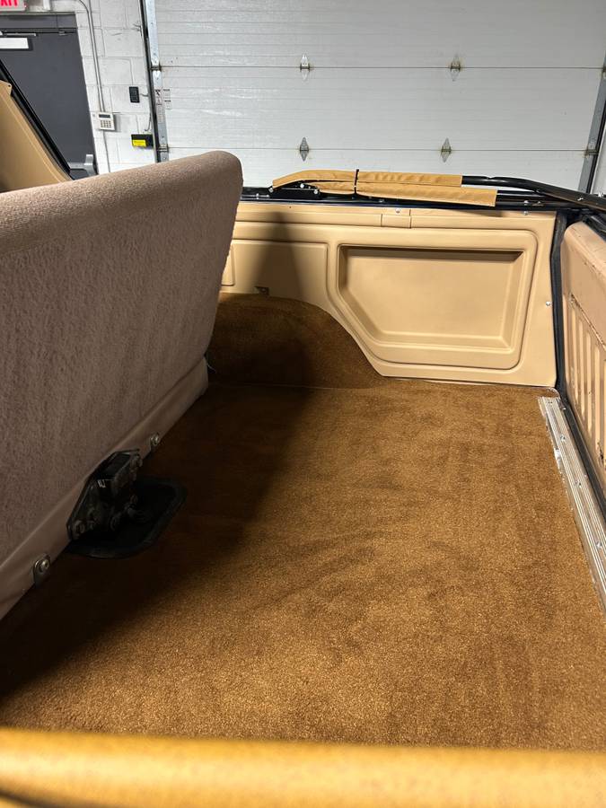 Ford-bronco-xlt-1985-blue-13