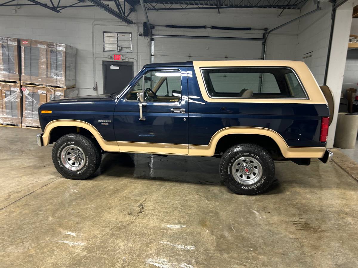 Ford-bronco-xlt-1985-blue-3