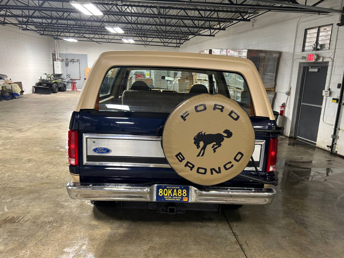 Ford-bronco-xlt-1985-blue-5