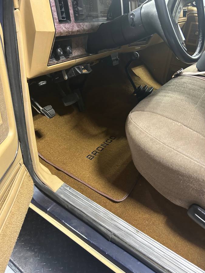 Ford-bronco-xlt-1985-blue-6