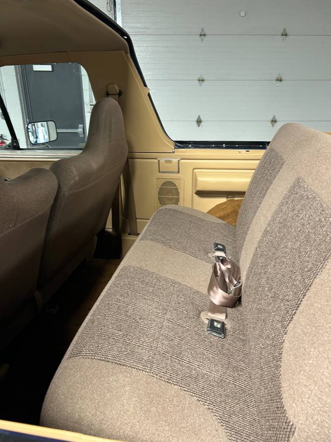 Ford-bronco-xlt-1985-blue-8