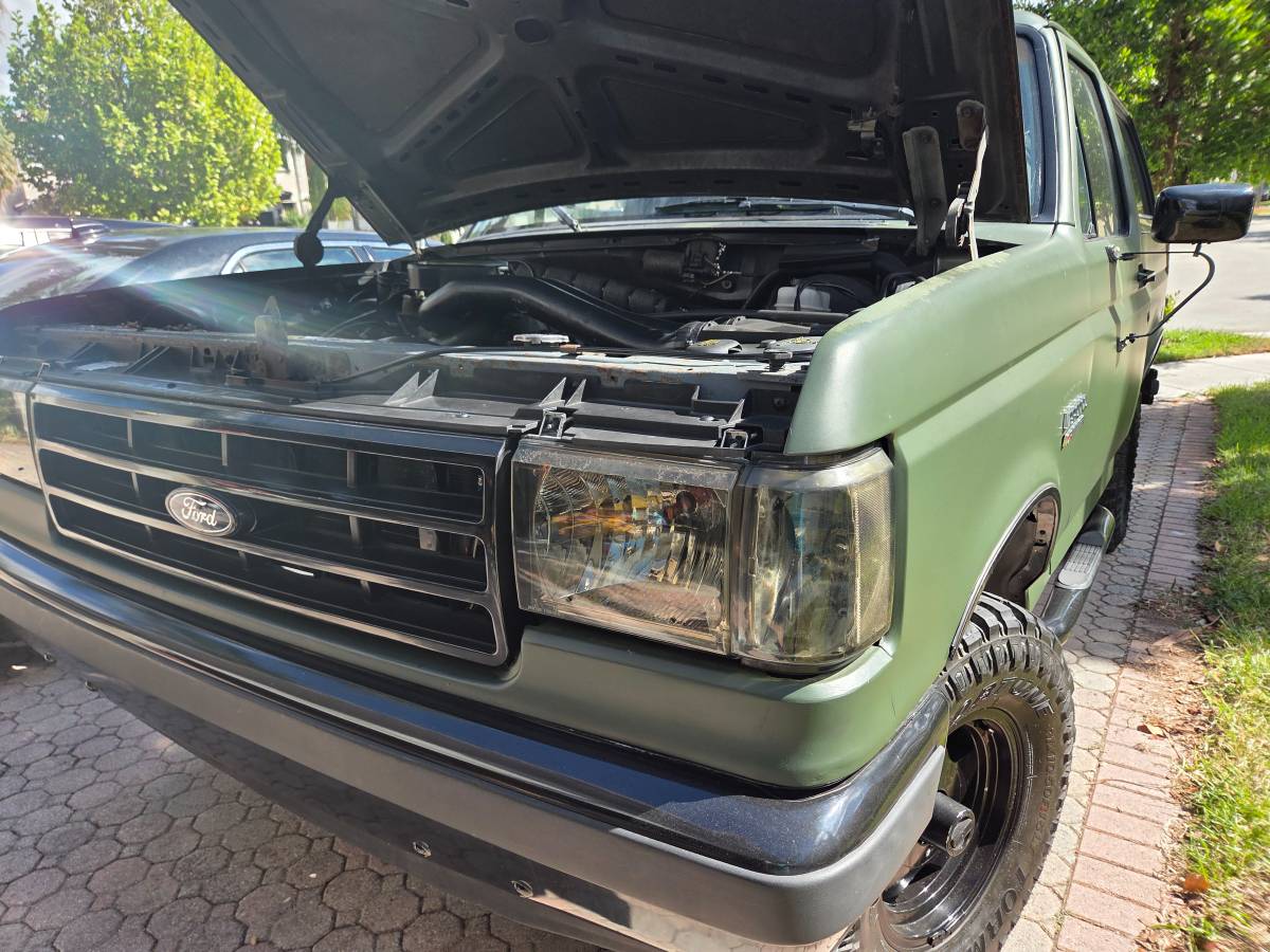 Ford-bronco-xlt-1988-green-1