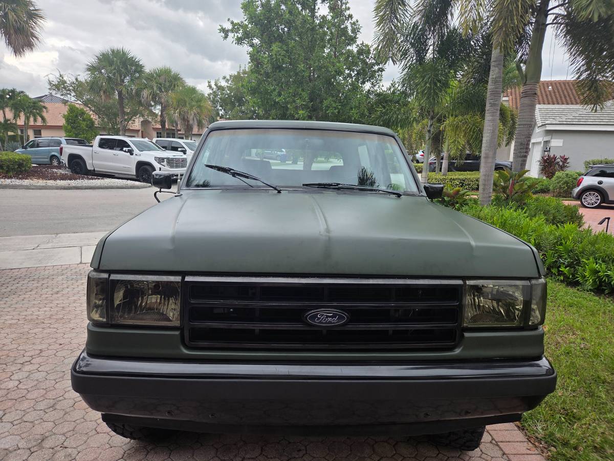 Ford-bronco-xlt-1988-green-11