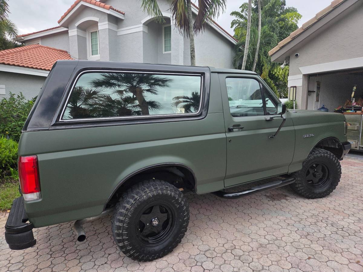 Ford-bronco-xlt-1988-green-9