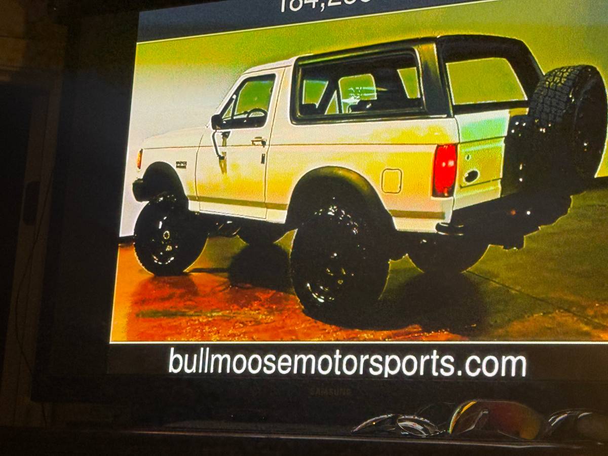 Ford-bronco-xlt-1990-white-1