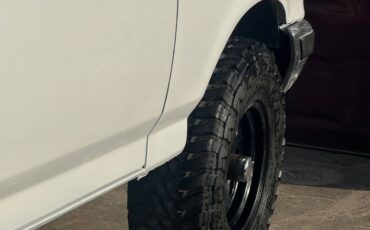 Ford-bronco-xlt-1990-white-10