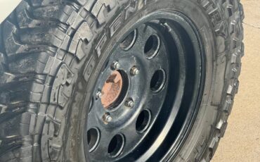 Ford-bronco-xlt-1990-white-11