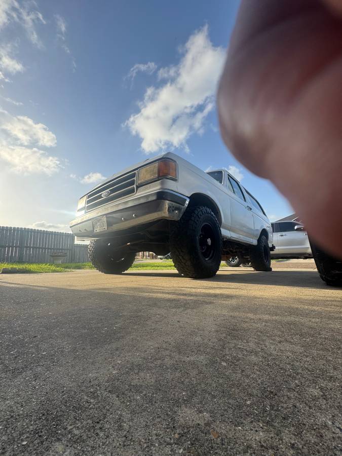 Ford-bronco-xlt-1990-white-12