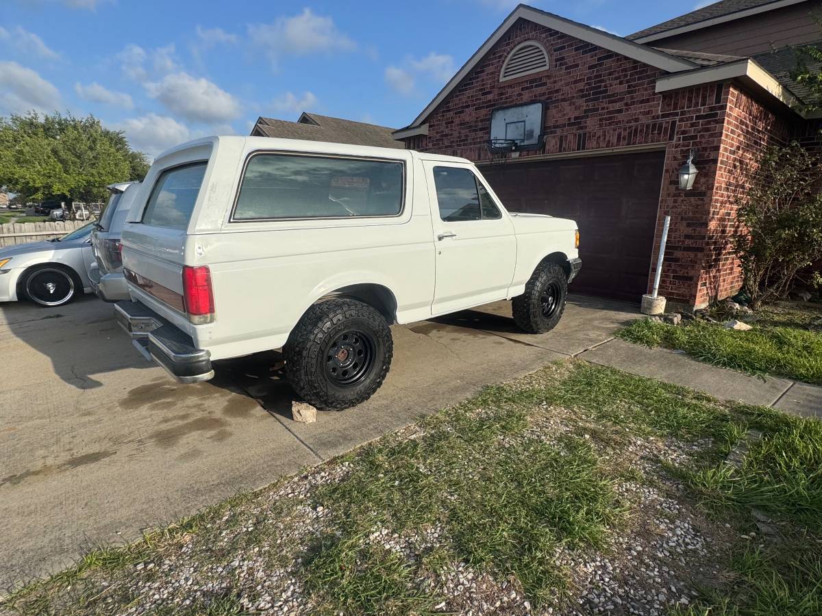 Ford-bronco-xlt-1990-white-13