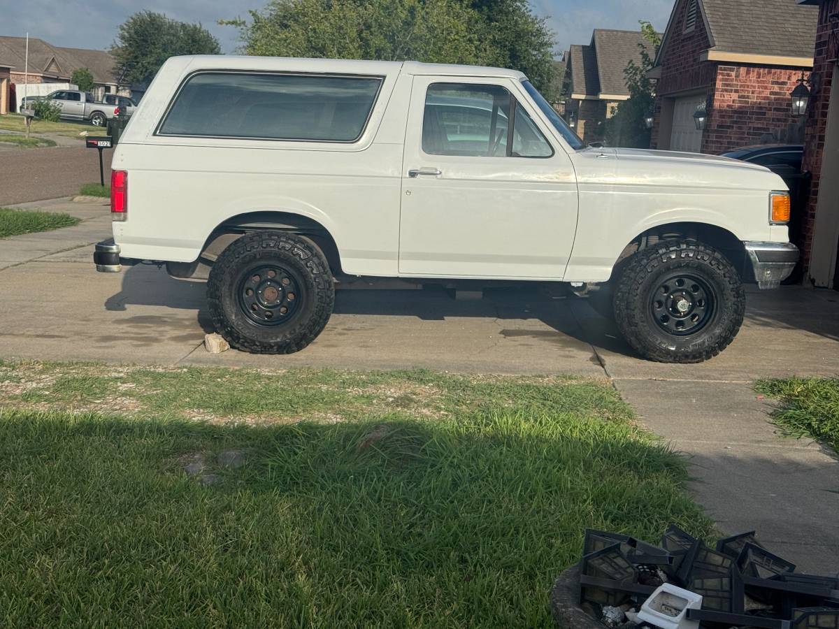 Ford-bronco-xlt-1990-white-15