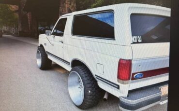 Ford-bronco-xlt-1990-white-19