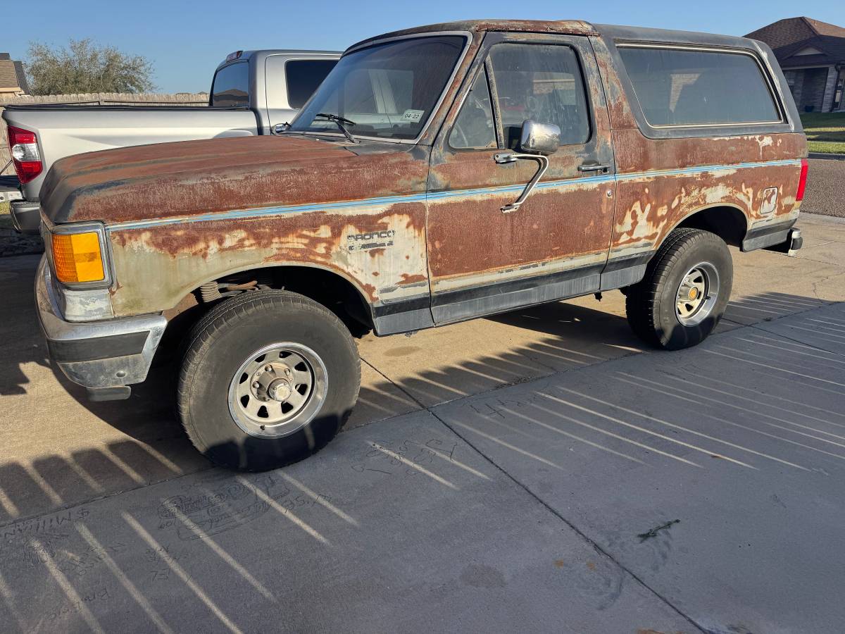 Ford-bronco-xlt-1990-white-2