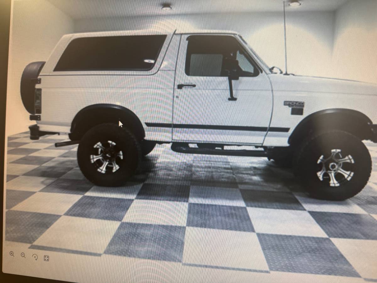 Ford-bronco-xlt-1990-white-20