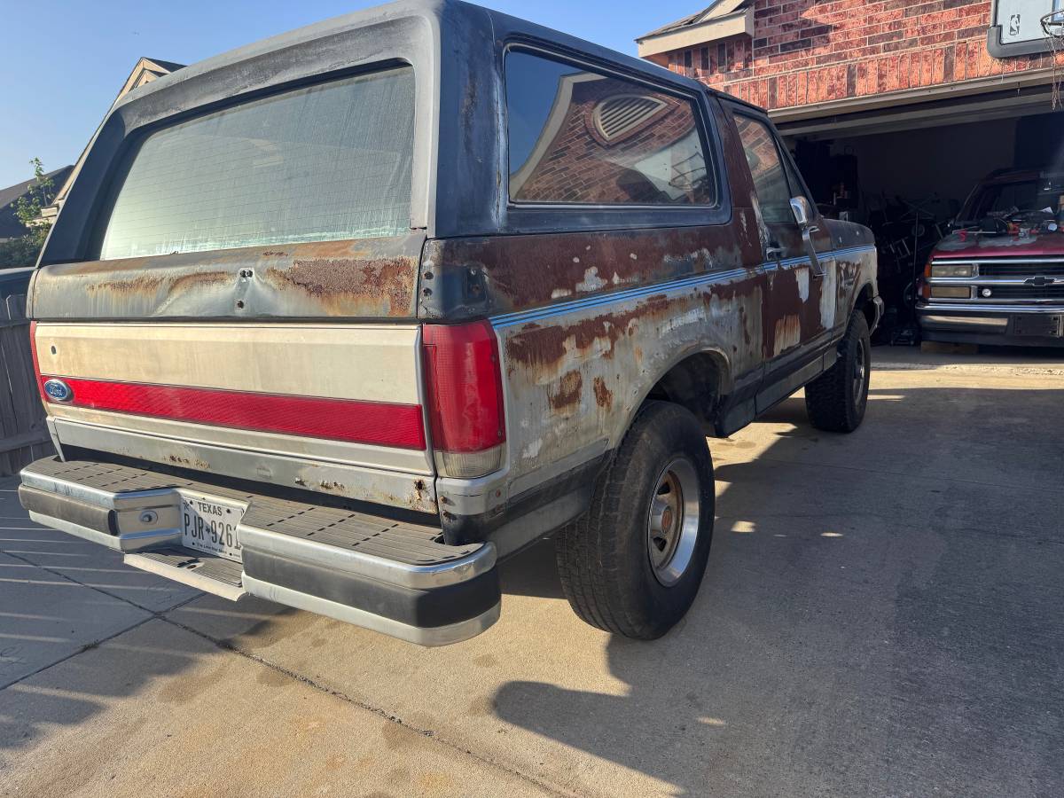 Ford-bronco-xlt-1990-white-21