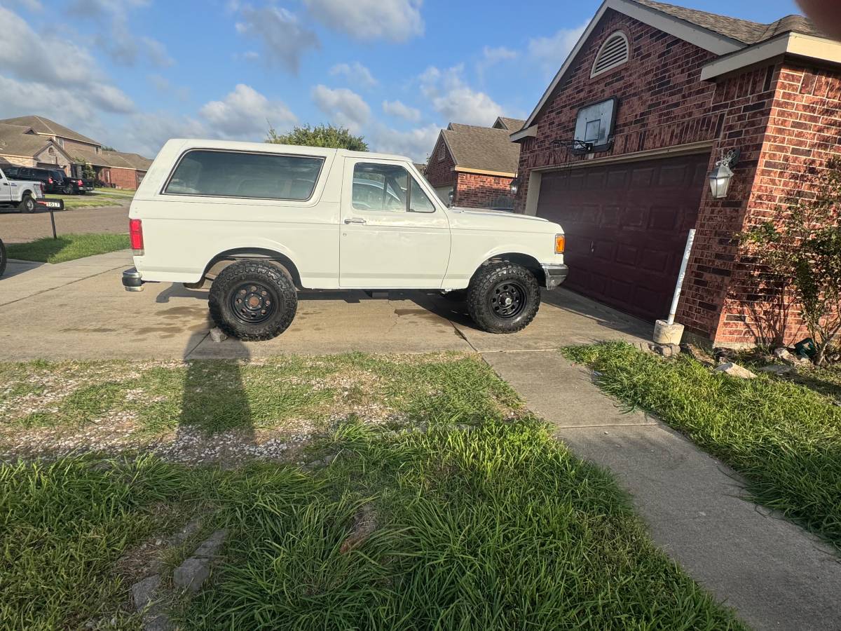 Ford-bronco-xlt-1990-white-22