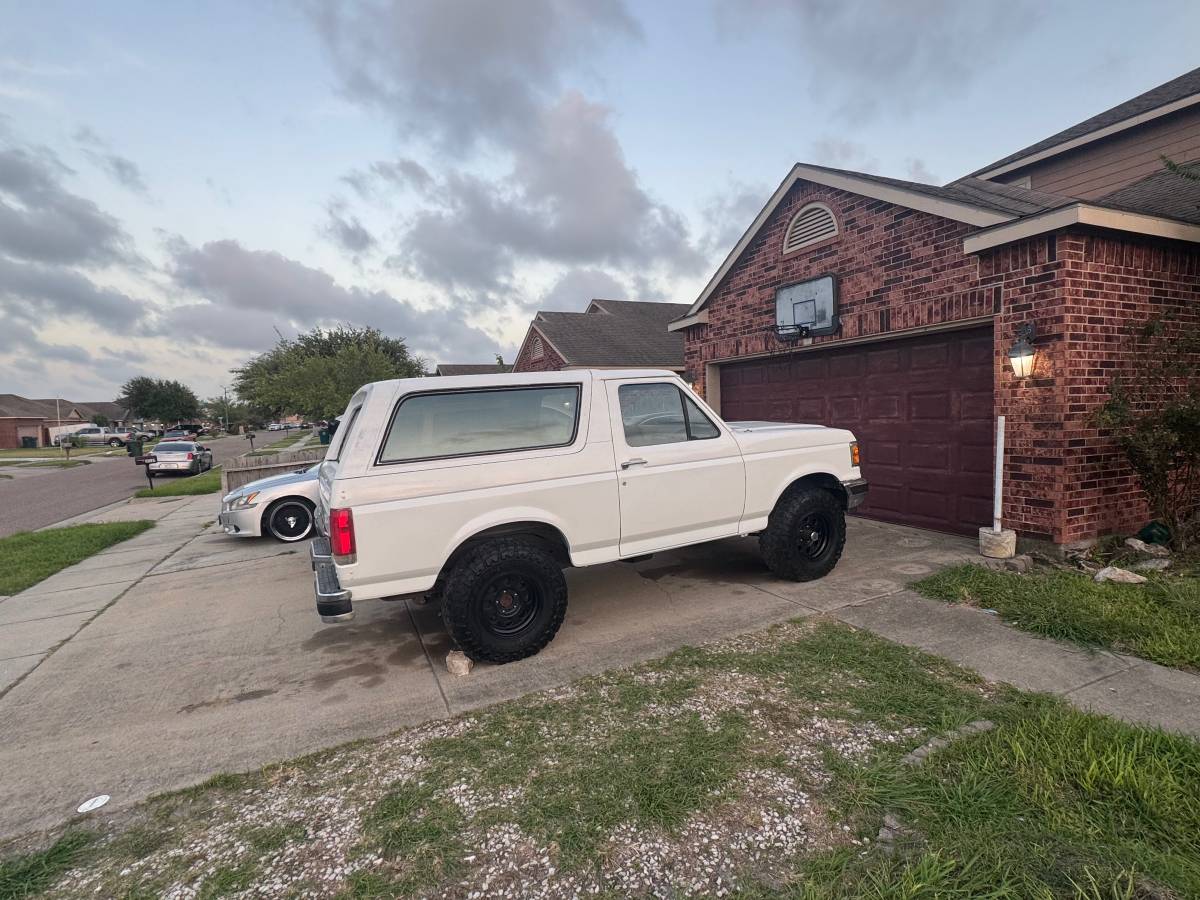 Ford-bronco-xlt-1990-white-6