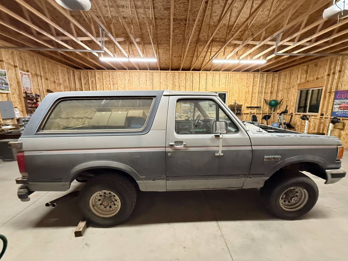 Ford-bronco-xlt-1991-10