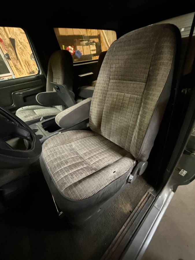 Ford-bronco-xlt-1991-13