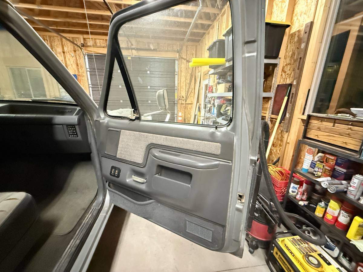 Ford-bronco-xlt-1991-18