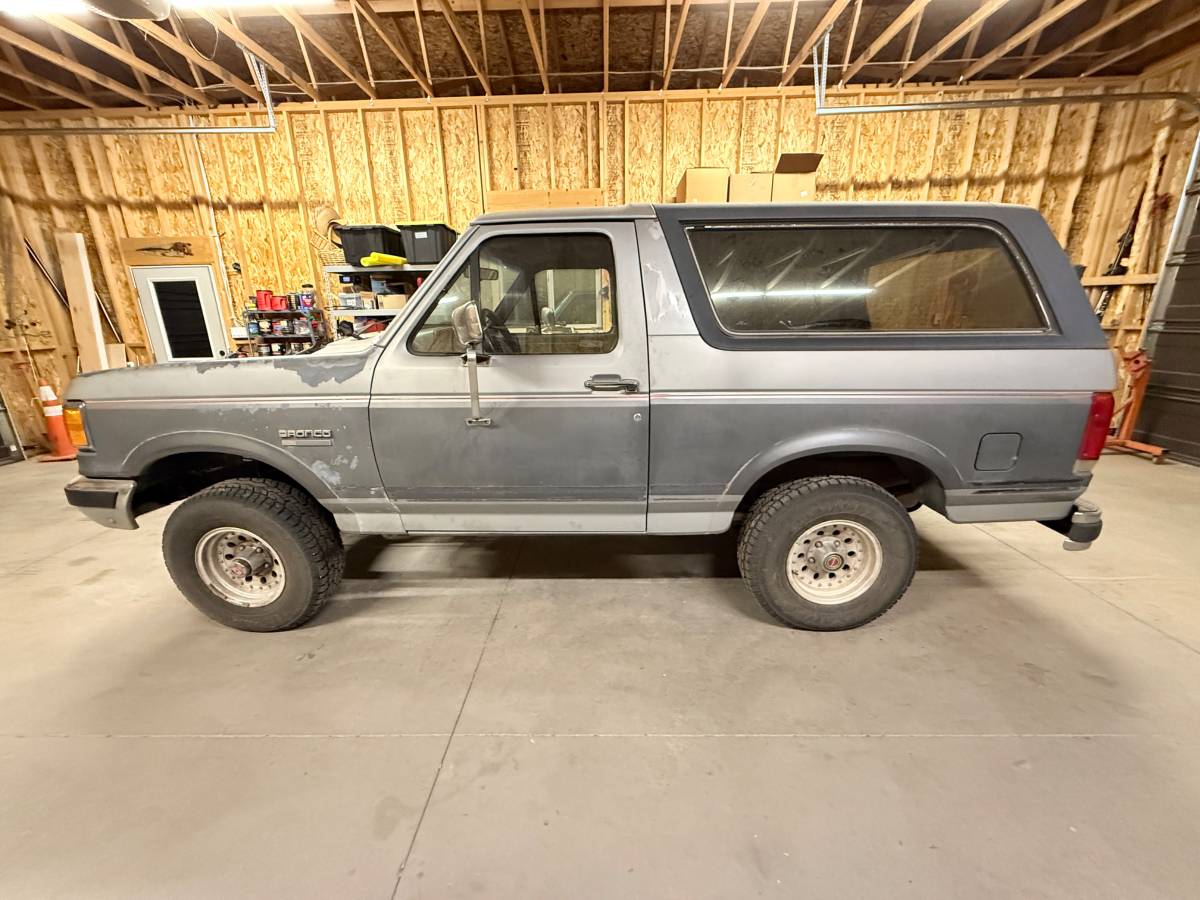 Ford-bronco-xlt-1991-23