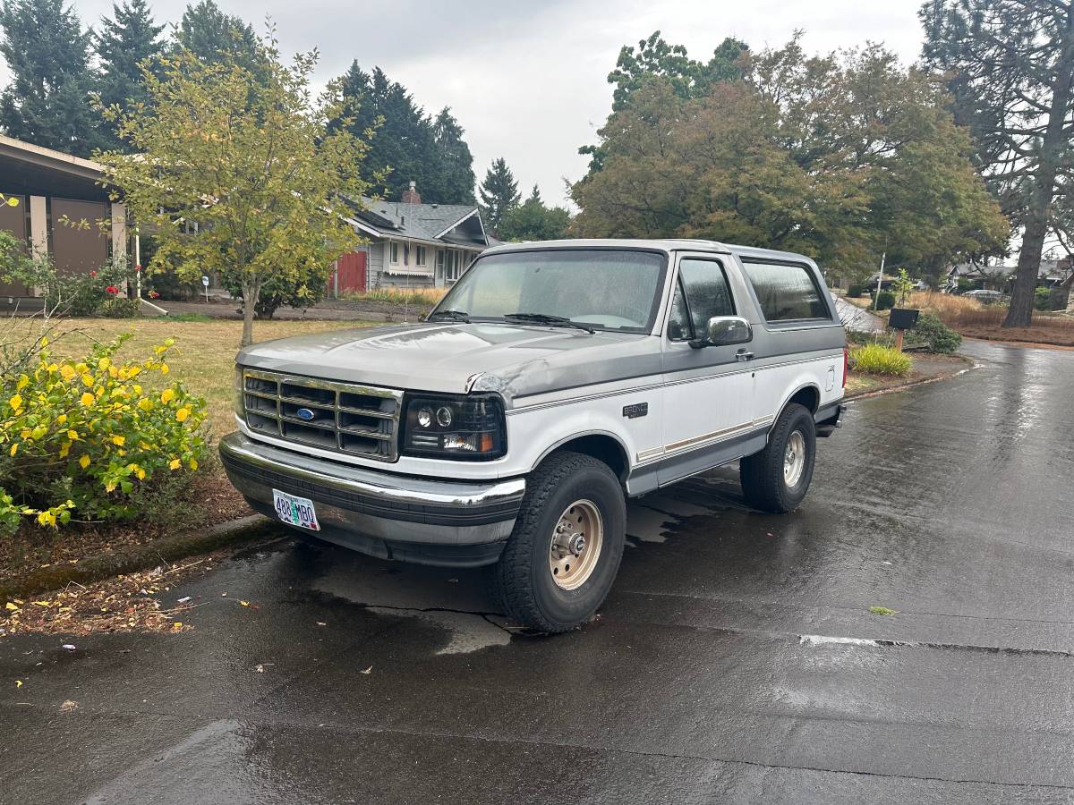 Ford-bronco-xlt-1995-grey