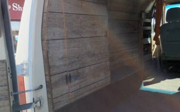 Ford-cargo-van-1975-white-11