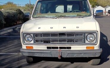 Ford-cargo-van-1975-white-2