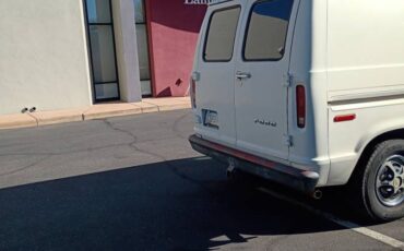 Ford-cargo-van-1975-white-4