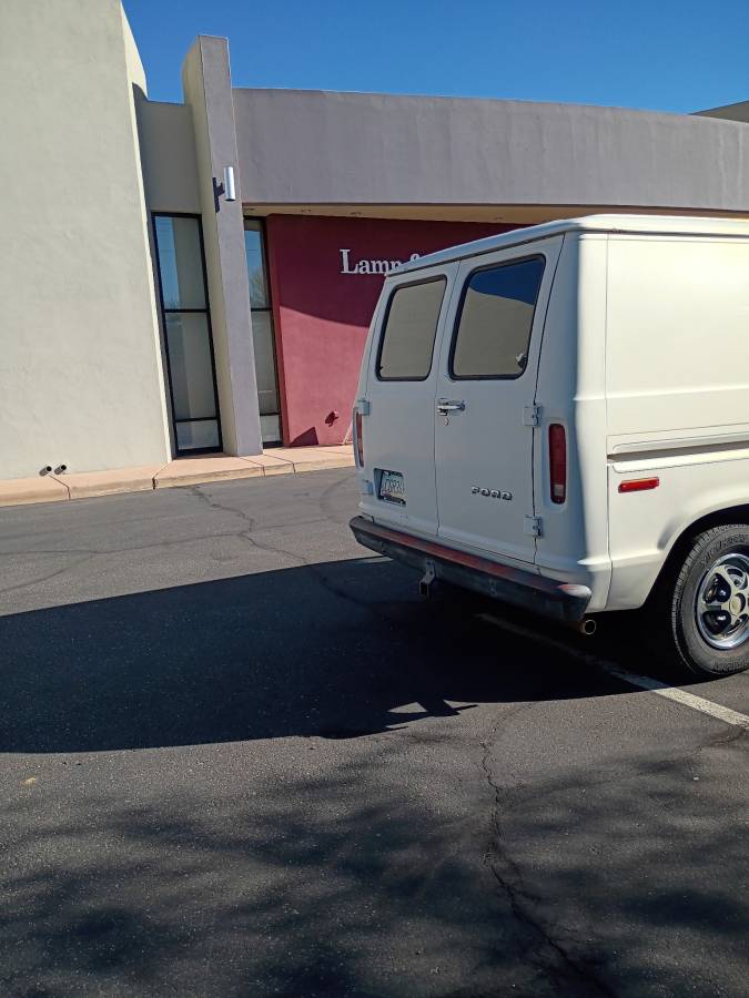 Ford-cargo-van-1975-white-4