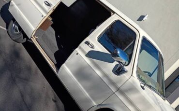 Ford-cargo-van-1975-white-5