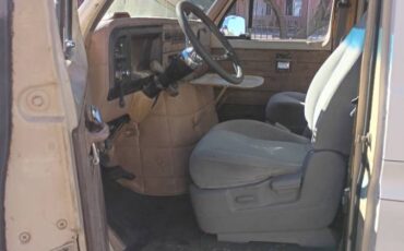 Ford-cargo-van-1975-white-6