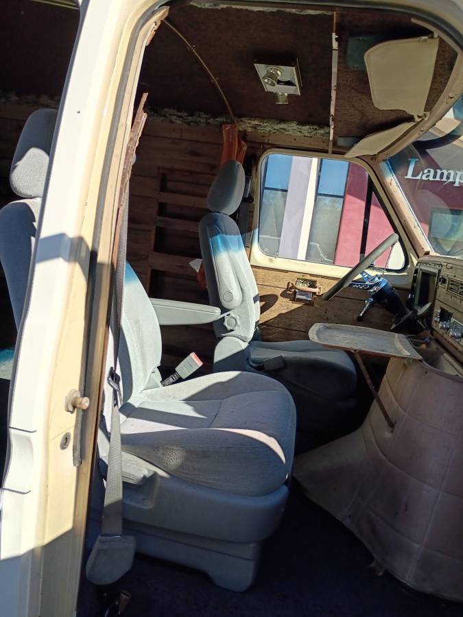 Ford-cargo-van-1975-white-8