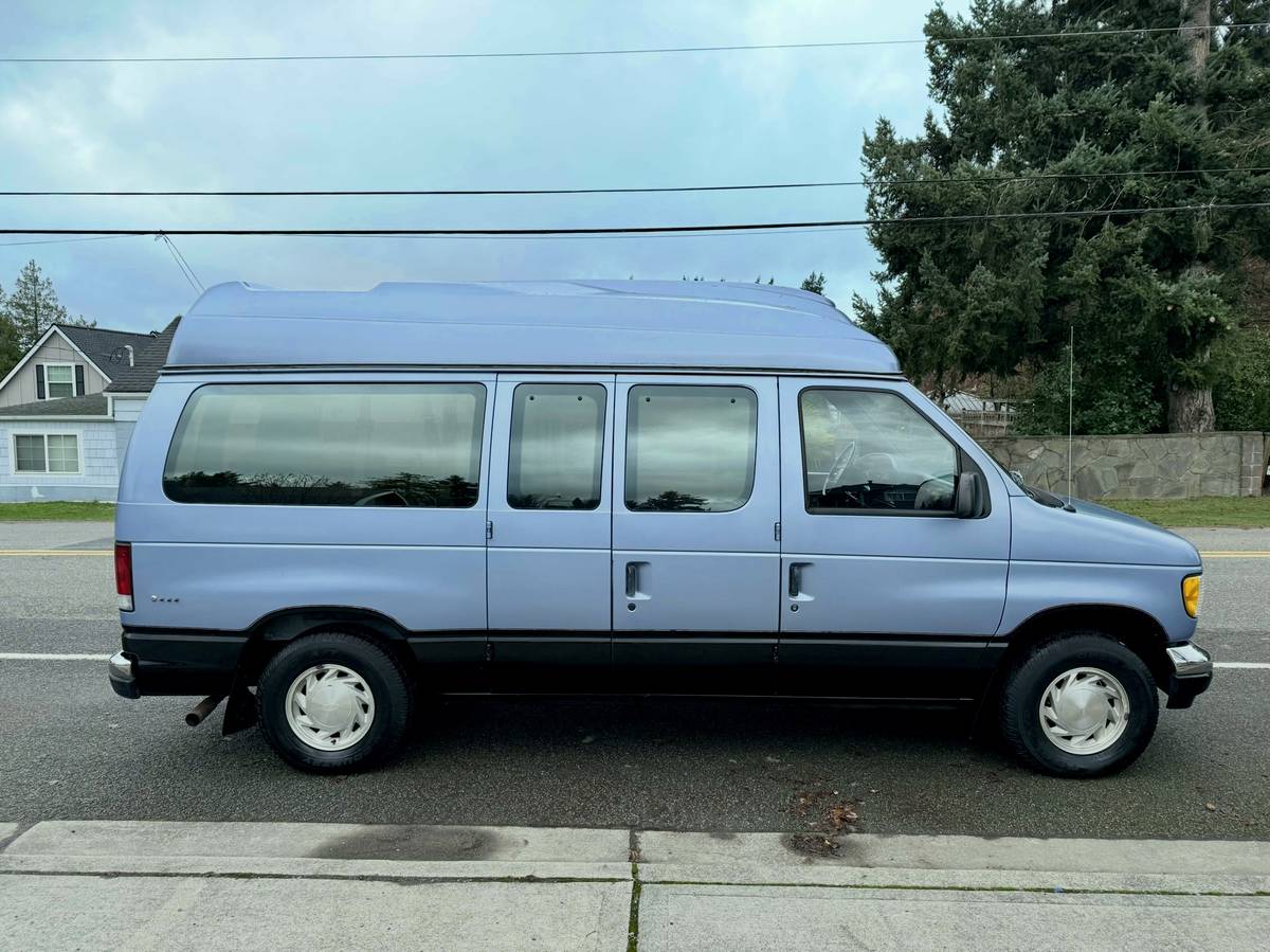 Ford-club-wagon-1995-blue-2