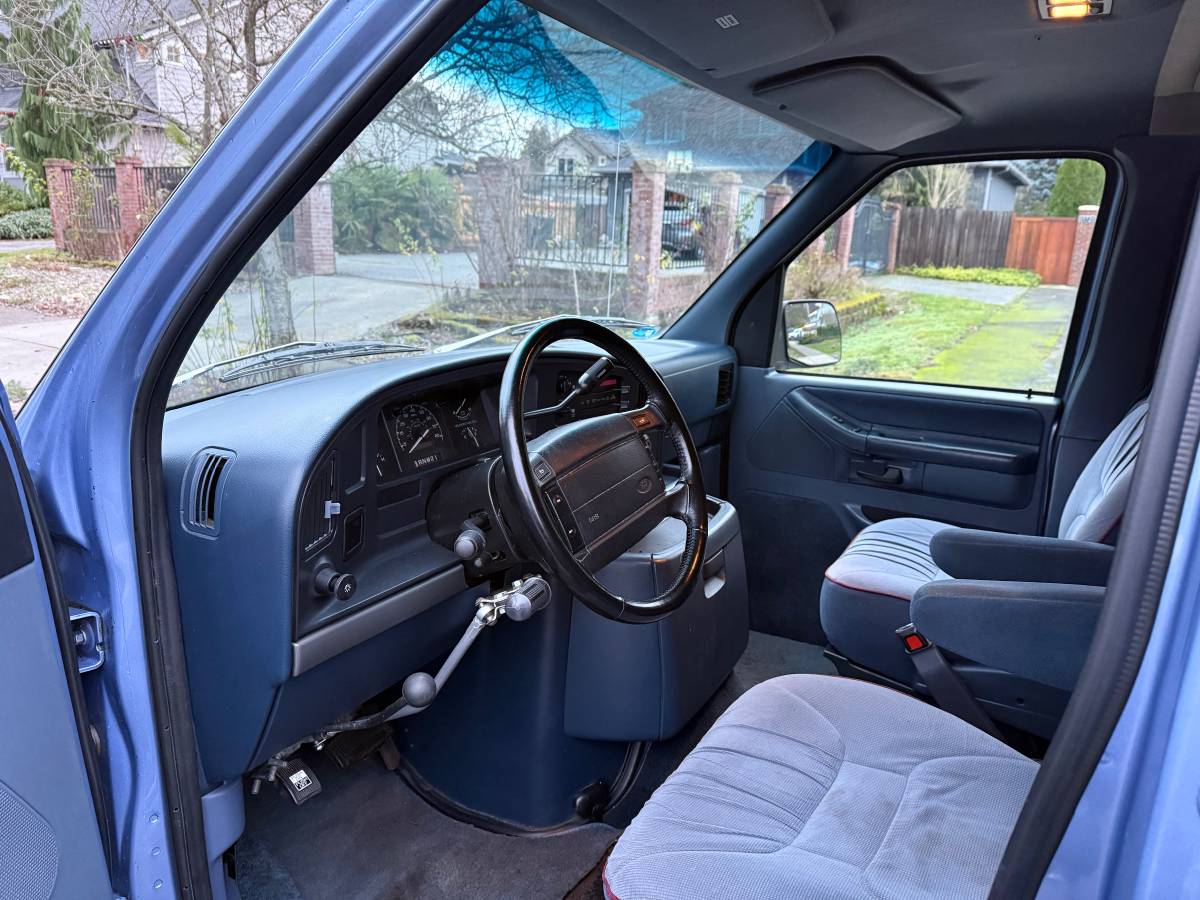 Ford-club-wagon-1995-blue-4