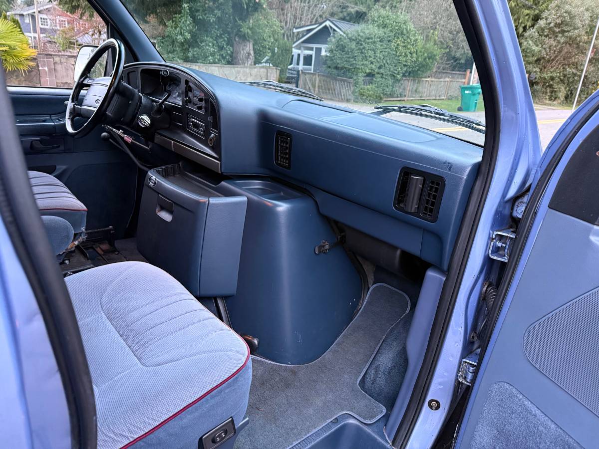 Ford-club-wagon-1995-blue-5