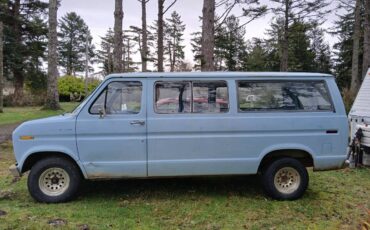 Ford-clubwagon-1982-blue-2