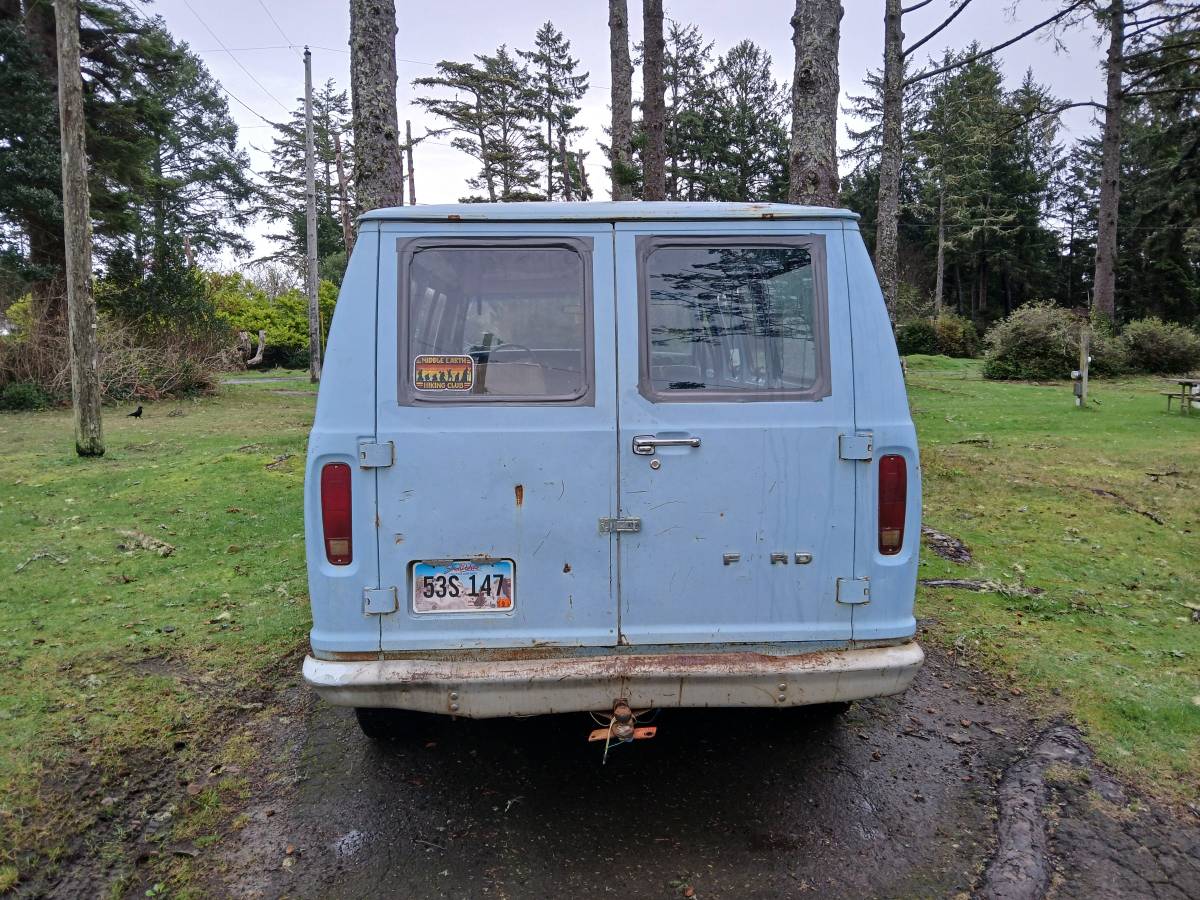 Ford-clubwagon-1982-blue-3