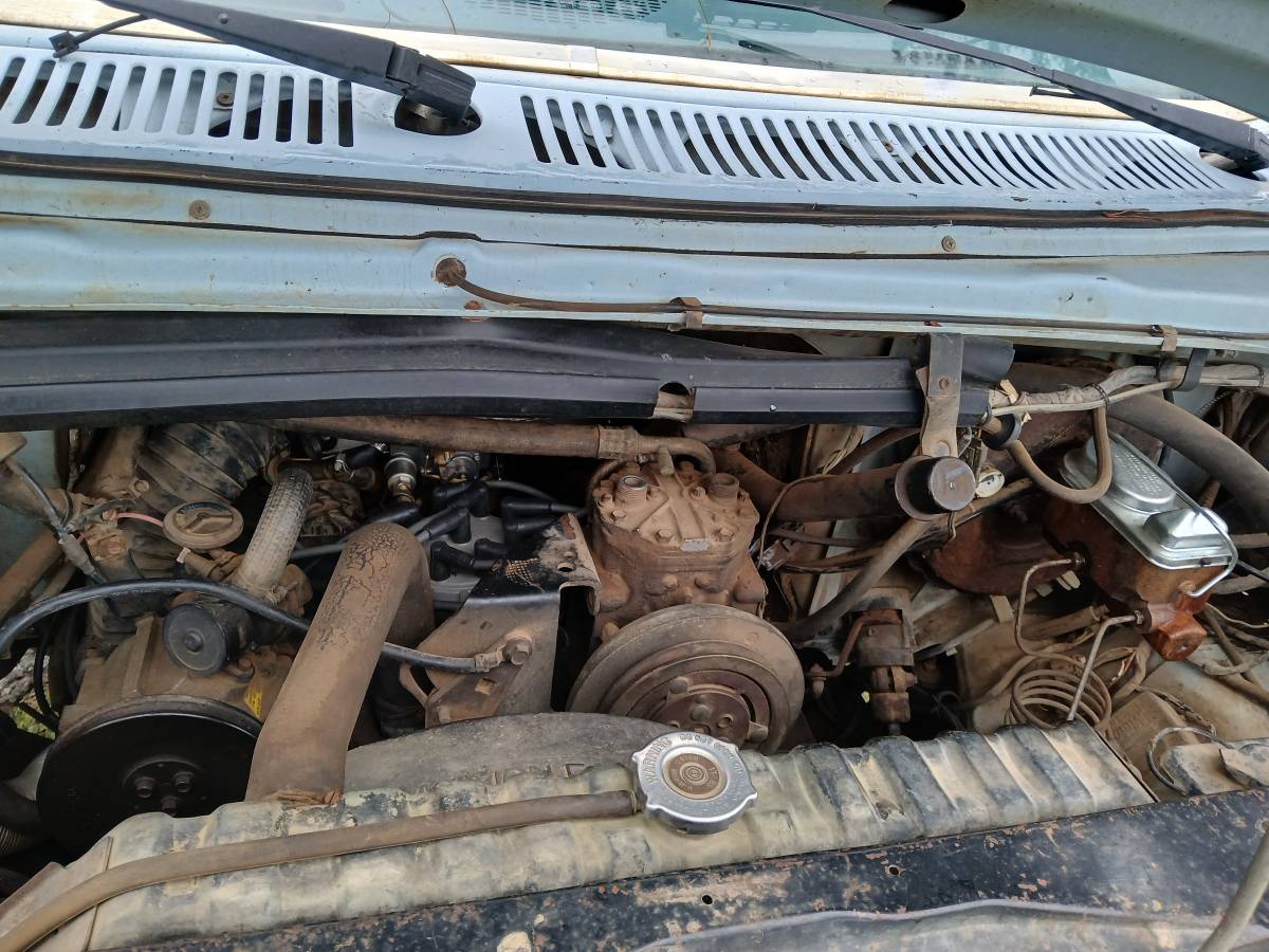 Ford-clubwagon-1982-blue-4