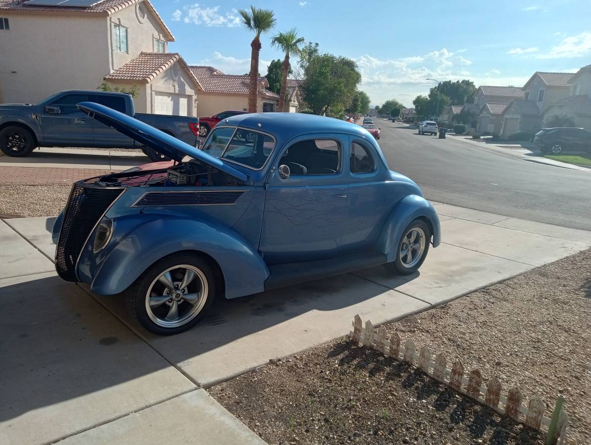 Ford-coupe-1937-blue-1
